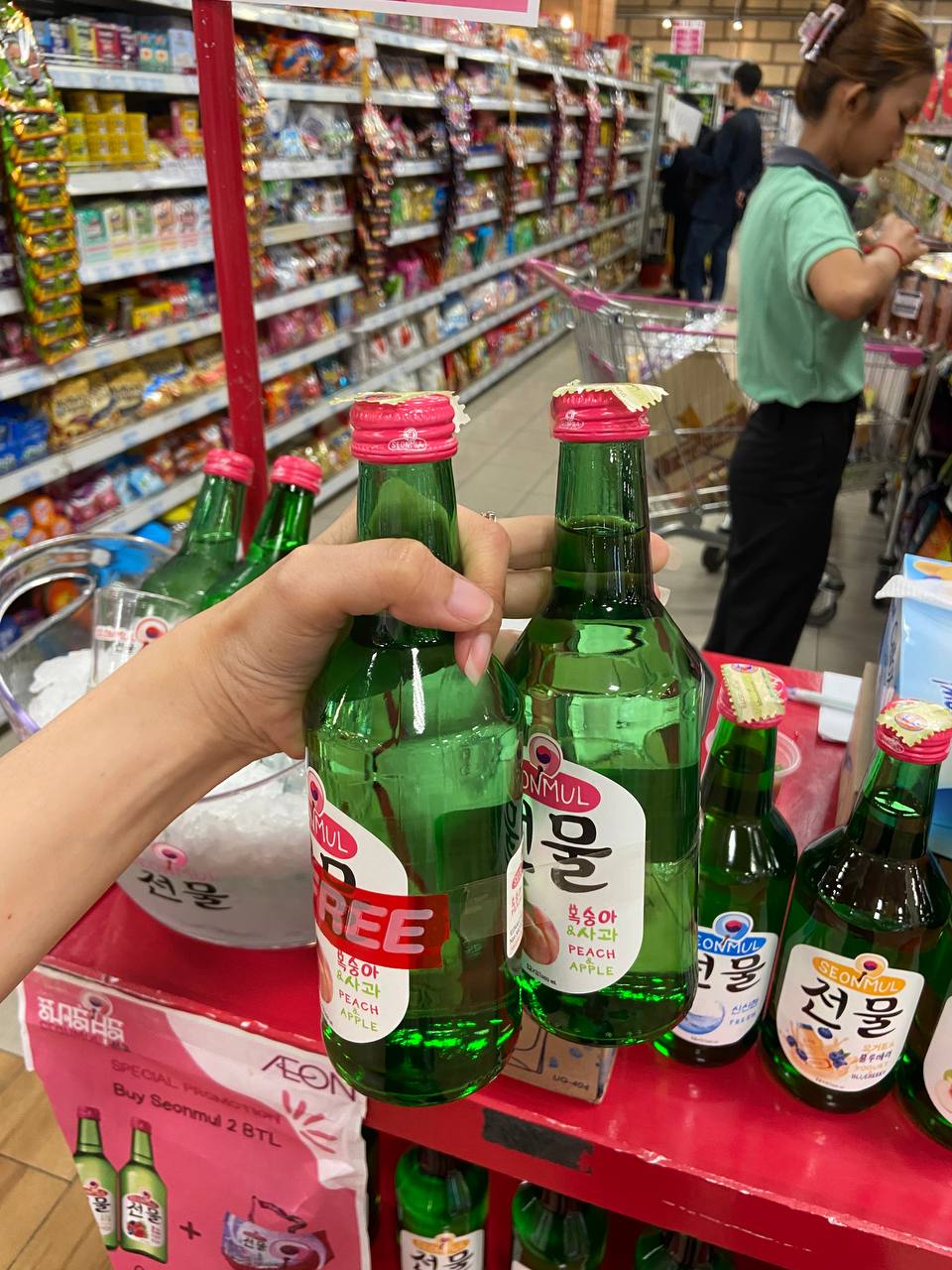 Da Houg Heng Enterprise highlights Seonmul wine at AEON 1